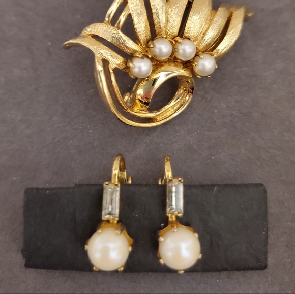 ♥️HOST PIC♥️ Brooch Signed Brooks Pearls ~Vintage Jewelry Set ~ Vintage Earrings - Picture 7 of 9
